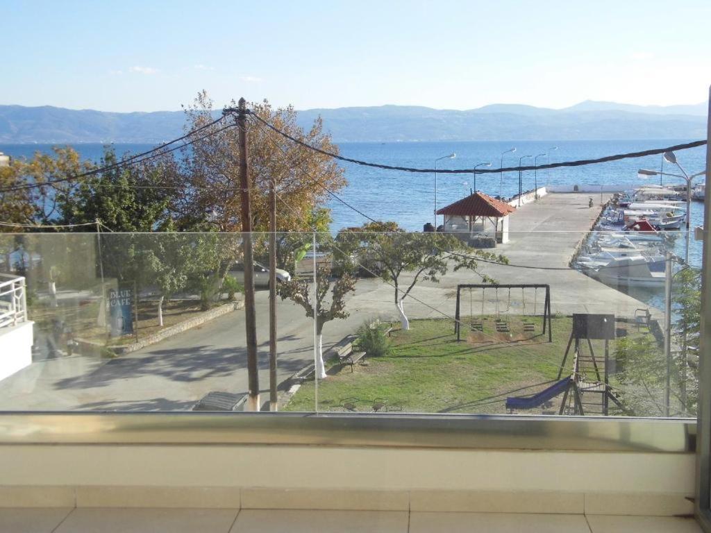 אמרינתוס Filippos Apartments מראה חיצוני תמונה