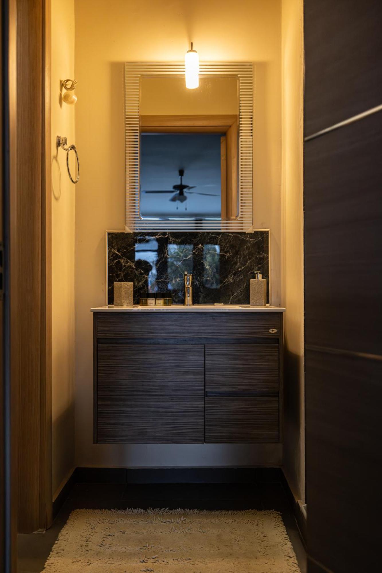 אמרינתוס Filippos Apartments מראה חיצוני תמונה