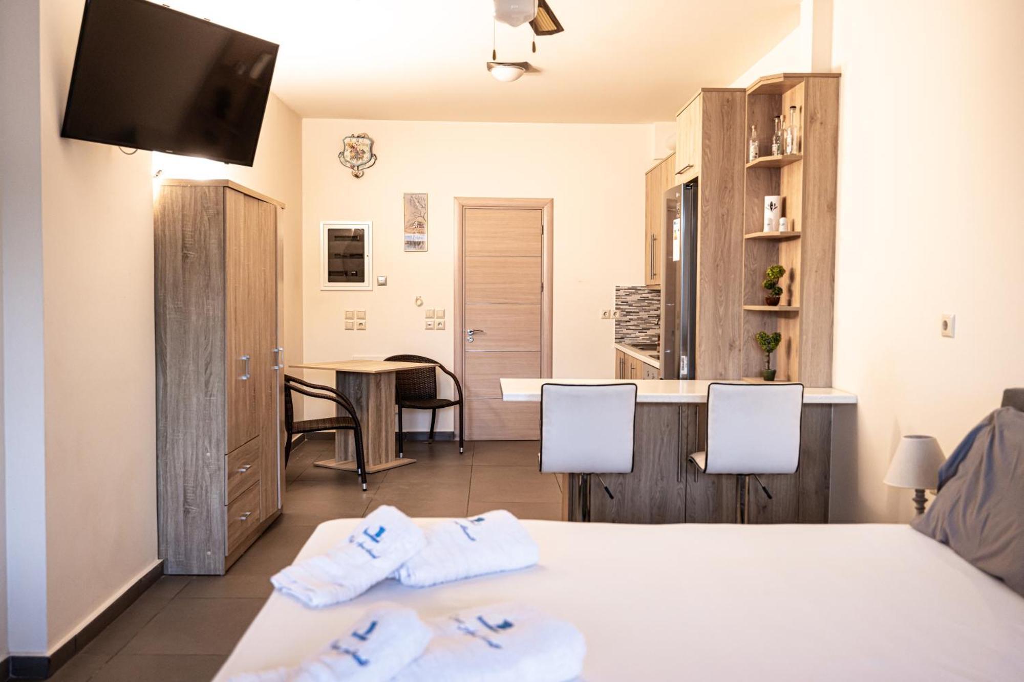 אמרינתוס Filippos Apartments מראה חיצוני תמונה
