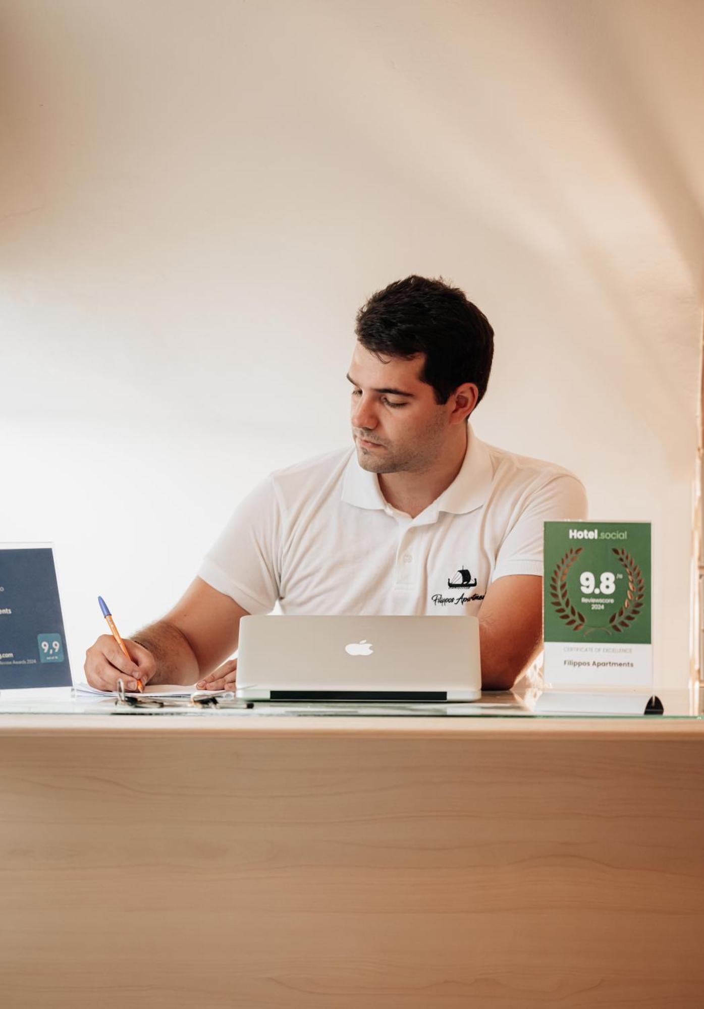 אמרינתוס Filippos Apartments מראה חיצוני תמונה